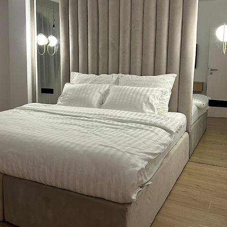 Mirror Apartments Сату Маре Екстериор снимка
